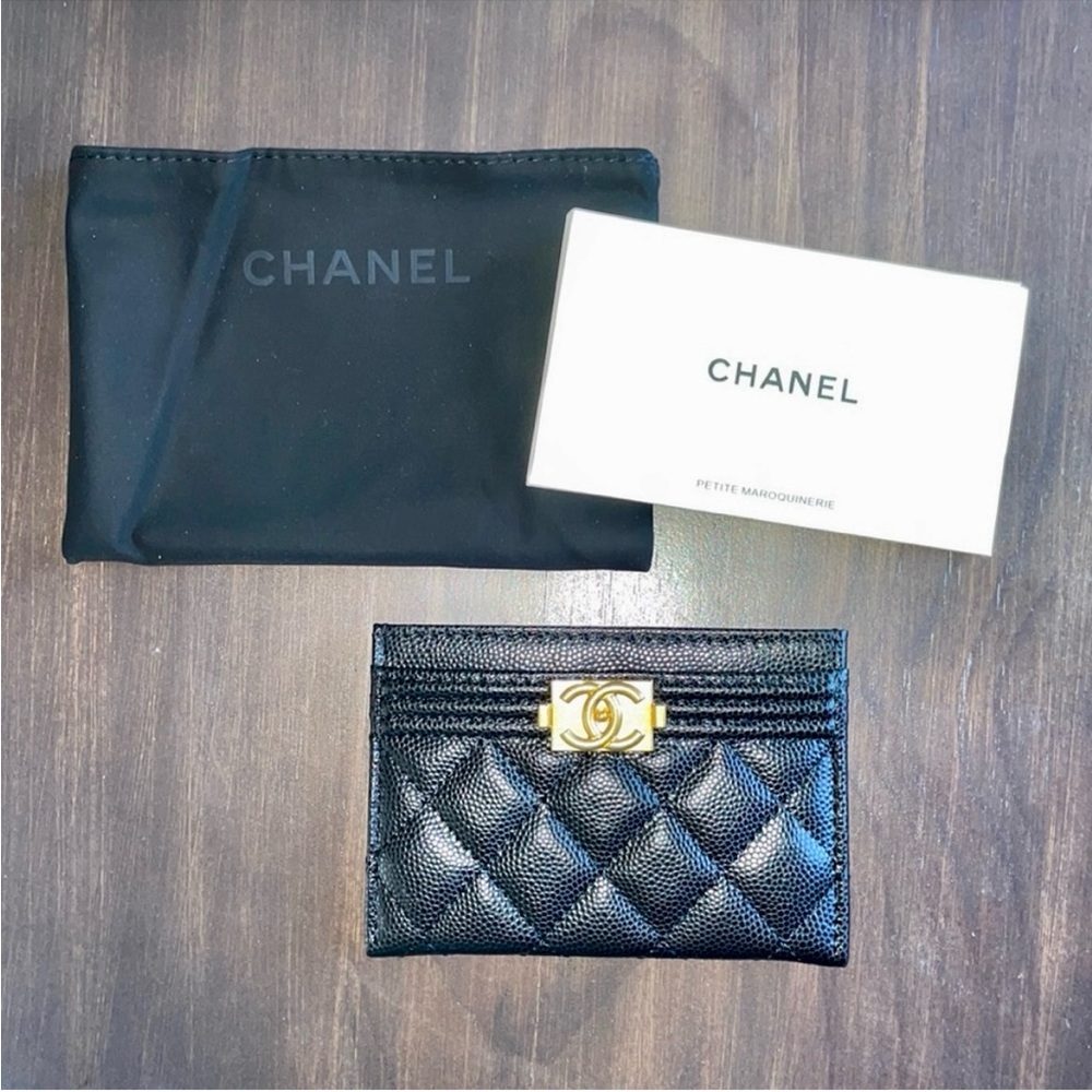 PRICE DROP!!! Beautiful Chanel Boy Cardholder 🌷 Great Condition!